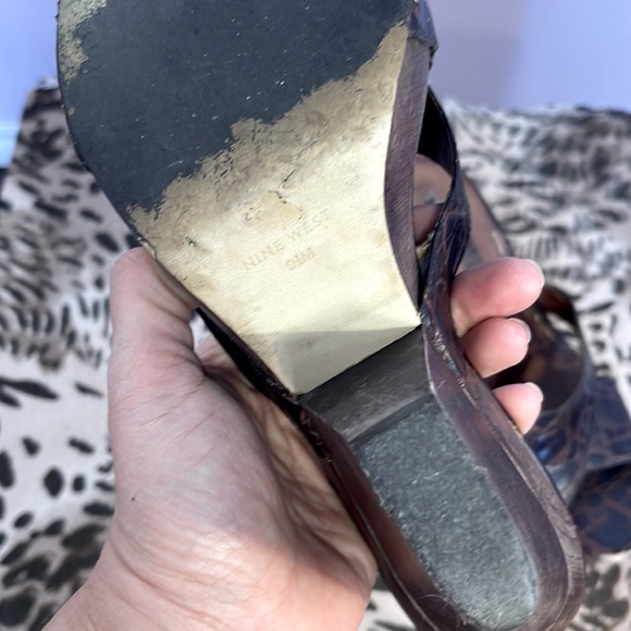 NINE WEST  |  LEATHER SANDAL WITH WOOD PLATFORM AND HEEL - Picture 4 of 4